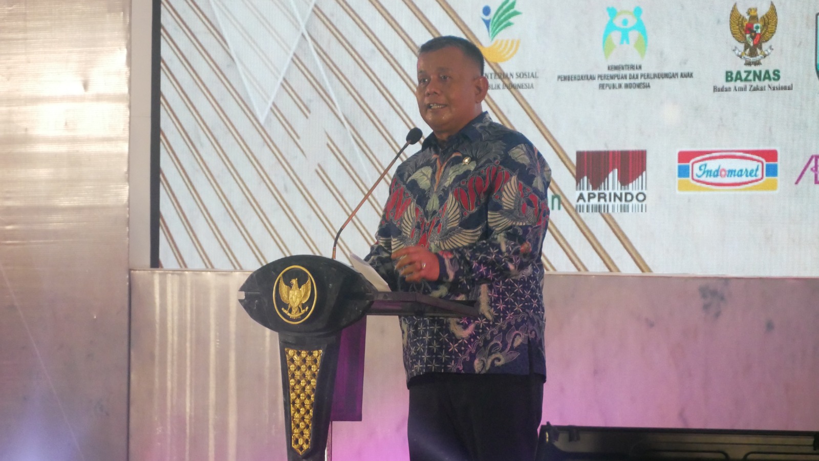 Wakil Menteri Usaha Mikro, Kecil, dan Menengah (UMKM) RI, Helvi Yuni Moraza saat peluncuran KUMITRA di Jember.