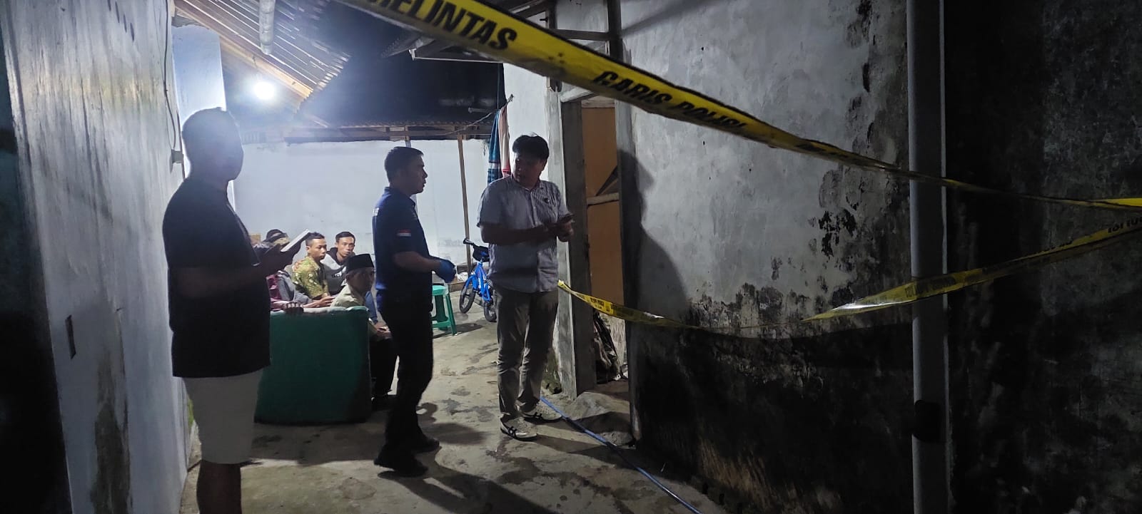 Lokasi pembunuhan seorang ibu oleh anak kandungnya di Dusun Kertonegoro Selatan Desa Kertonegoro, Kecamatan Jenggawah Jember. Diduga korban depresi hingga tega menghabisi nyawa ibu kandungnya.