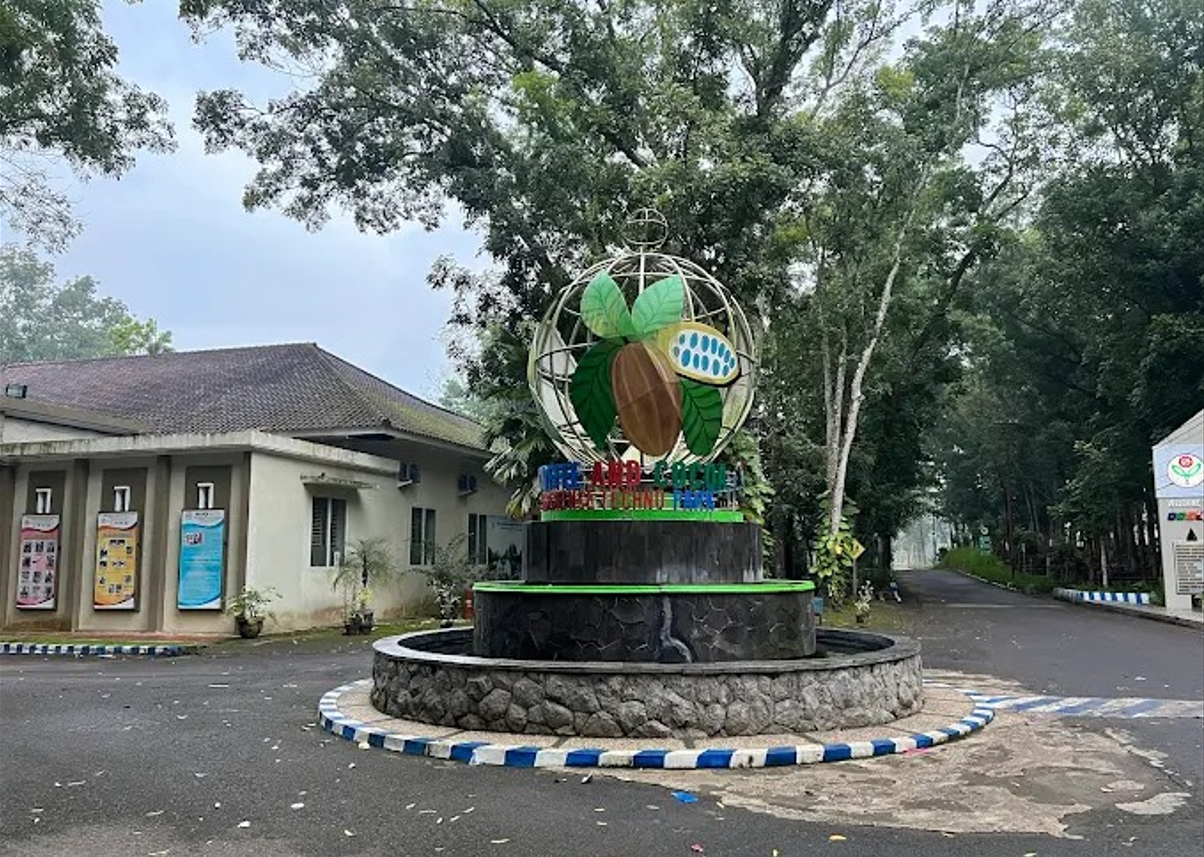 puslit coklat dan kopi  diambil dari google maps kiriman dari massool  (Teks Foto: foto menunjukkan ikon patung dari puslit kakao)