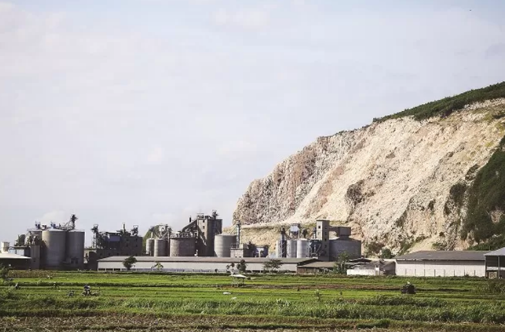 gunung kapur puger  diambil dari website radar jember