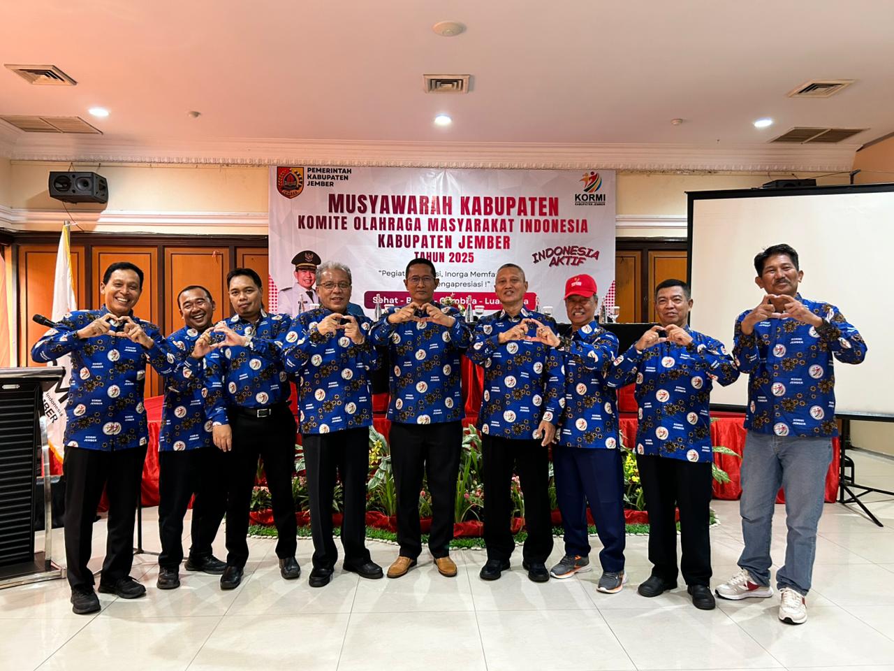 Tri Basuki (tengah) kembali terpilih secara aklamasi menakhodai KORMI Jember periode 2025-2029.