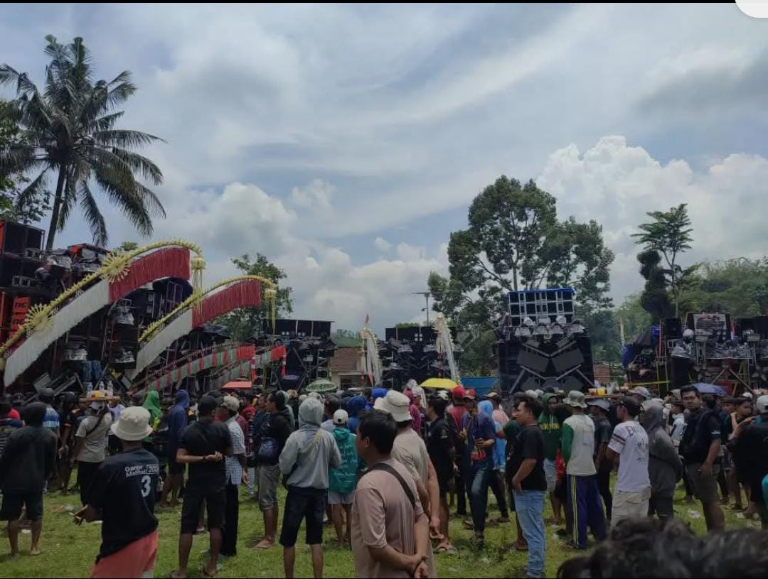 Heboh di Arjasa! Ribuan Warga Turun ke Jalan Rayakan HUT RI ke-80