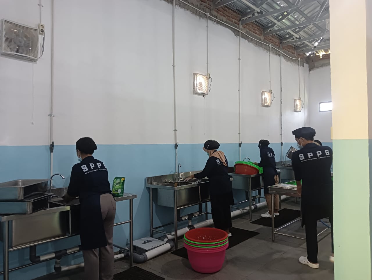 Dapur MBG Antirogo Libatkan Warga Sekitar, Head Chef Bersertifikat Pimpin Produksi