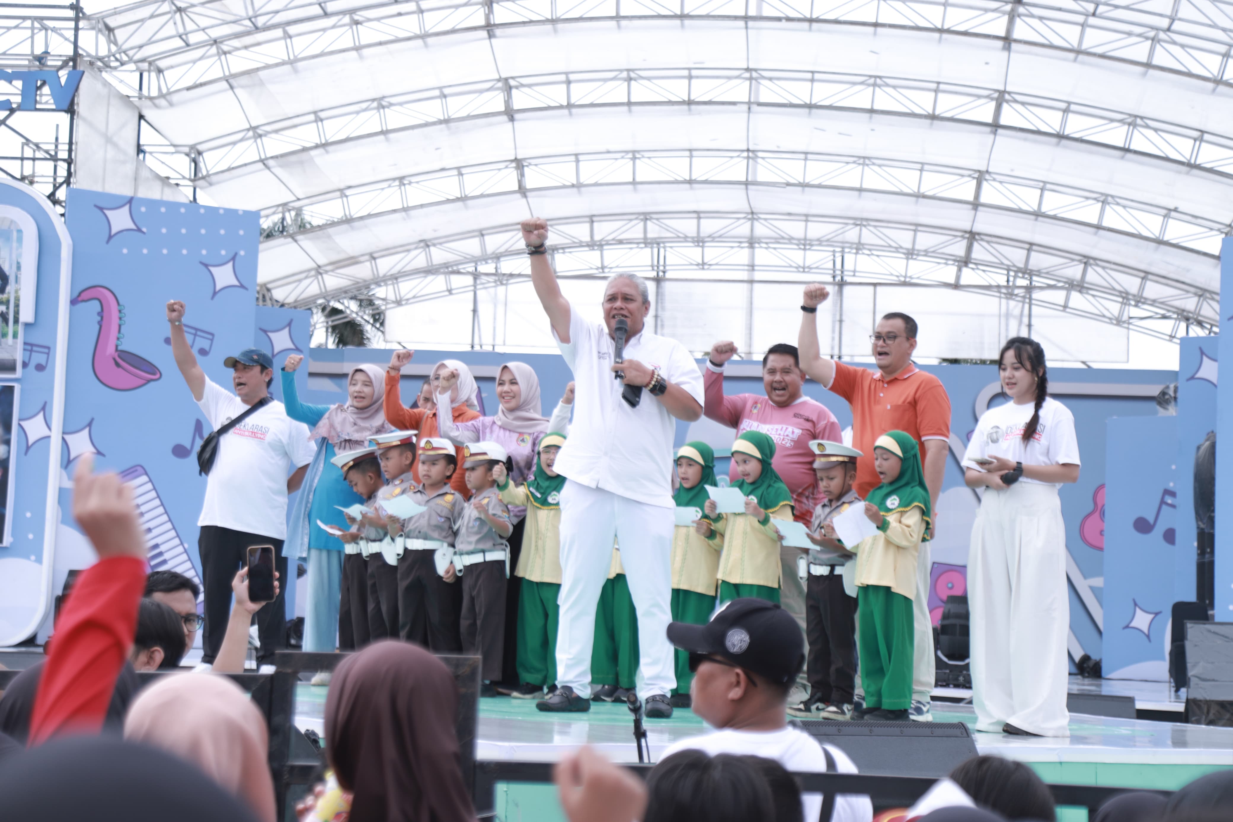 Dari Senam Massal ke Deklarasi Bersama: Jember Kukuhkan Gerakan Anti-Bullying di Karnaval SCTV 2025