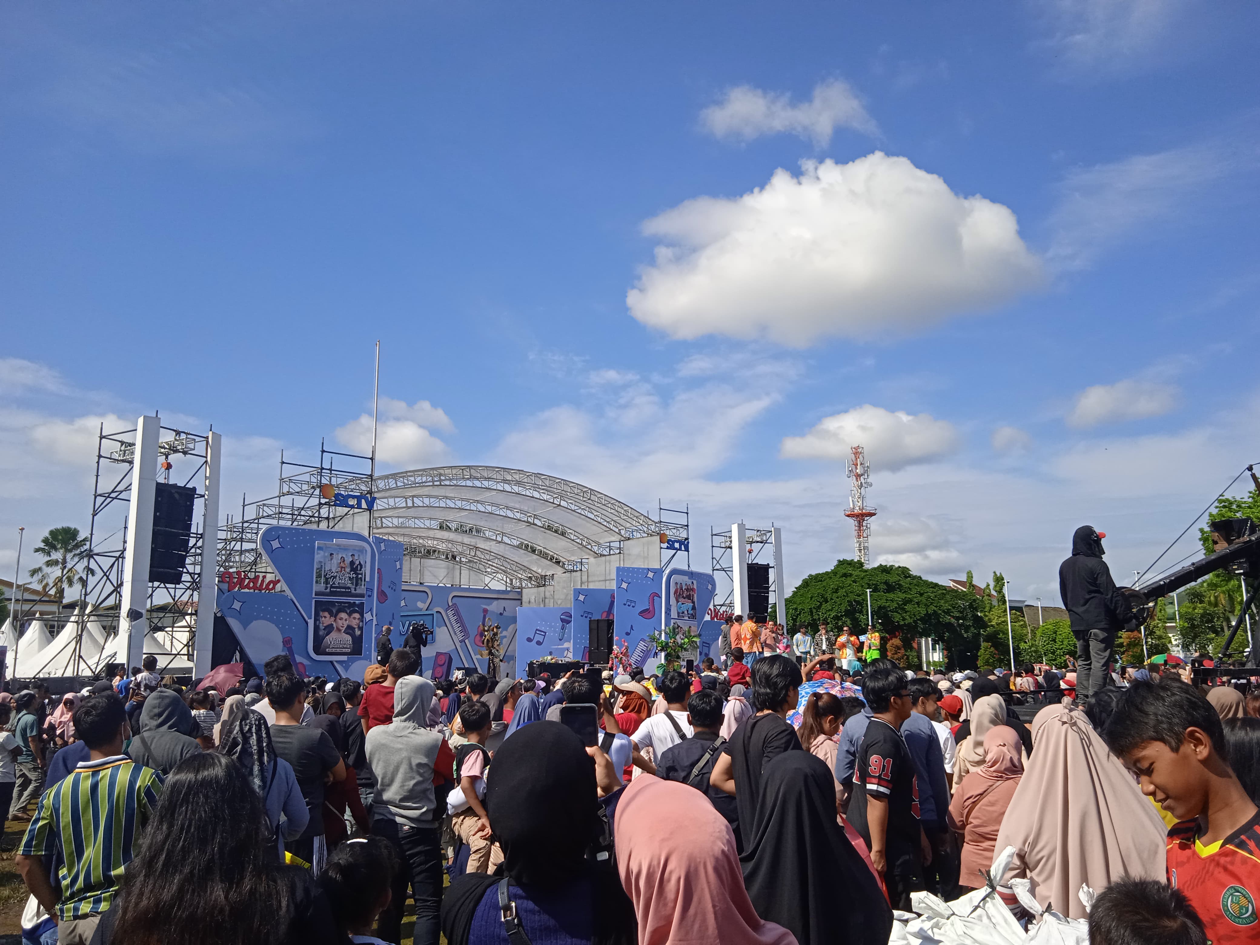 Alun-alun Jember, Kemeriahan karnaval SCTV day-2  diambil oleh : Agil P