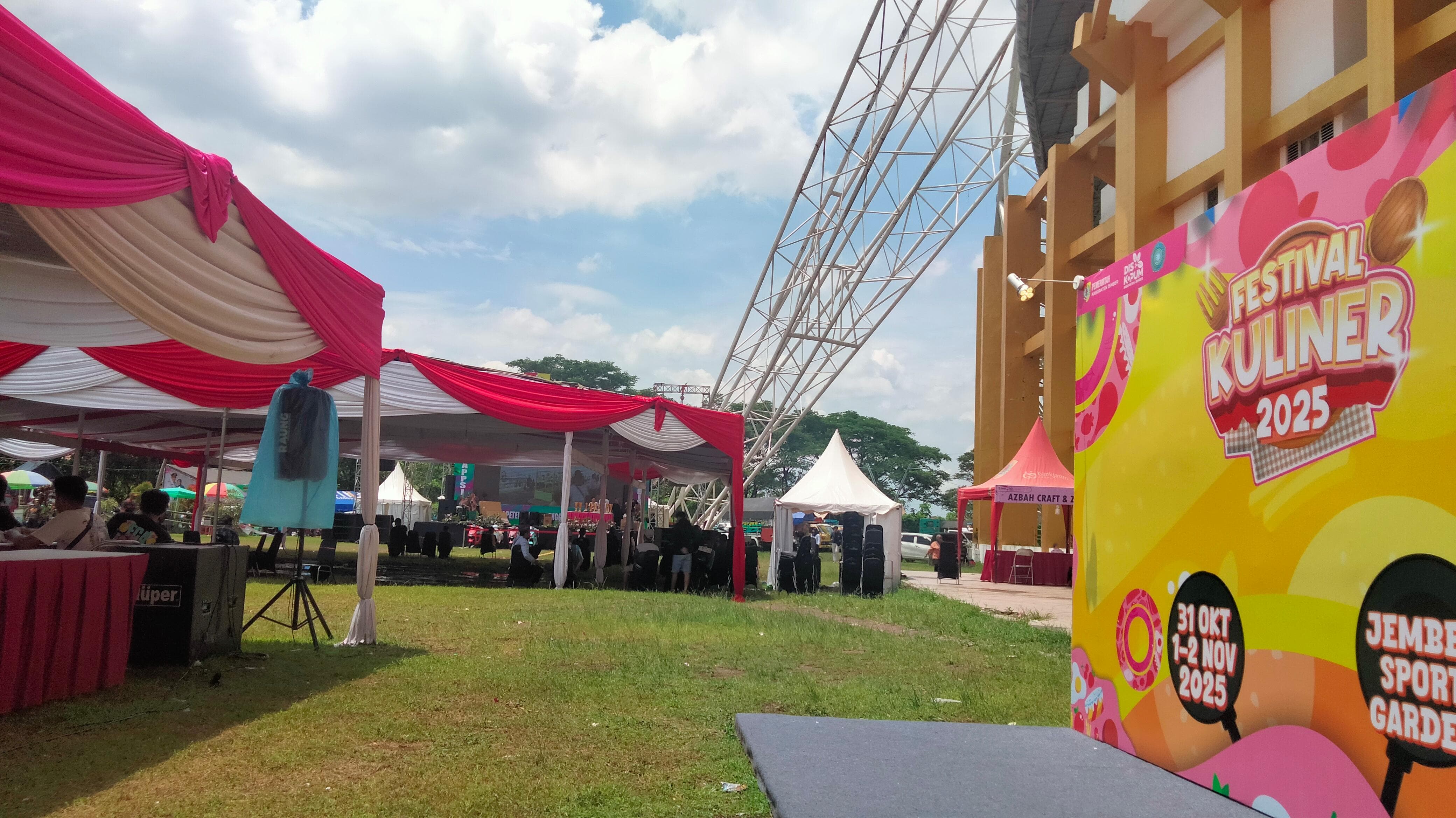 Hari Kedua Festival dan Expo Sapi Jatim 2025 Berlangsung Meriah, Kontes Sapi dan Lelang Jadi Sorotan