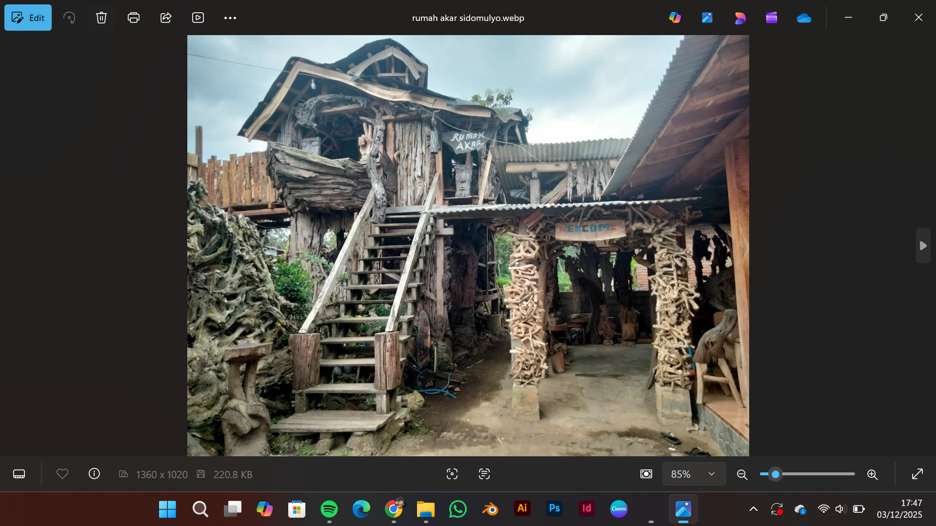 Rumah kayu sidomulyo diambil dari : google maps (mohammad hanafi)