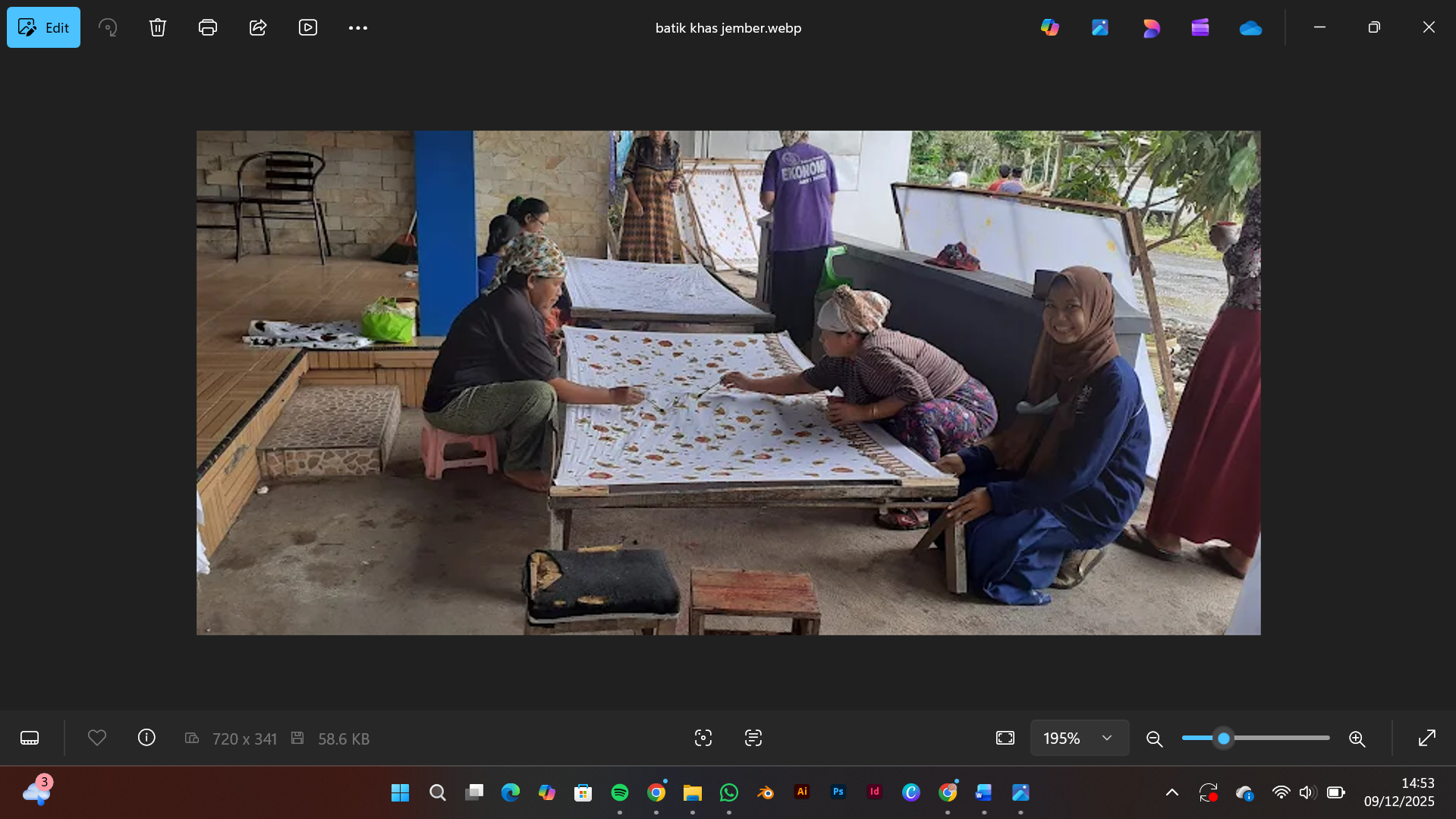 Membatik di Desa Semberpakem (Denis Pramesti/ Google Maps)