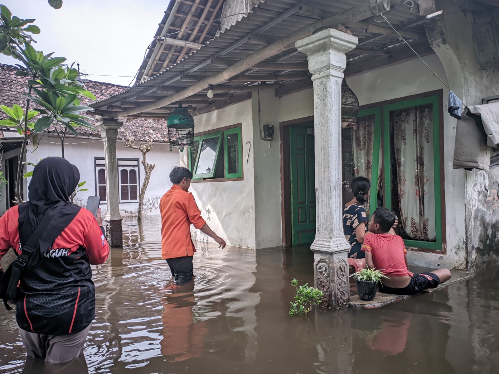 Banjir Luapan Rendam Dua Desa di Gumukmas, 135 Rumah Terdampak