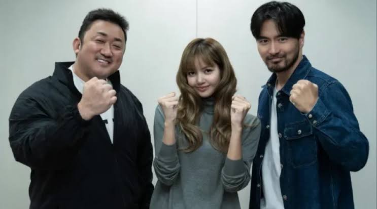 Ma Dong Seok, Lalisa Manoban, dan Lee Jin Wook  (Foto dari Netflix)