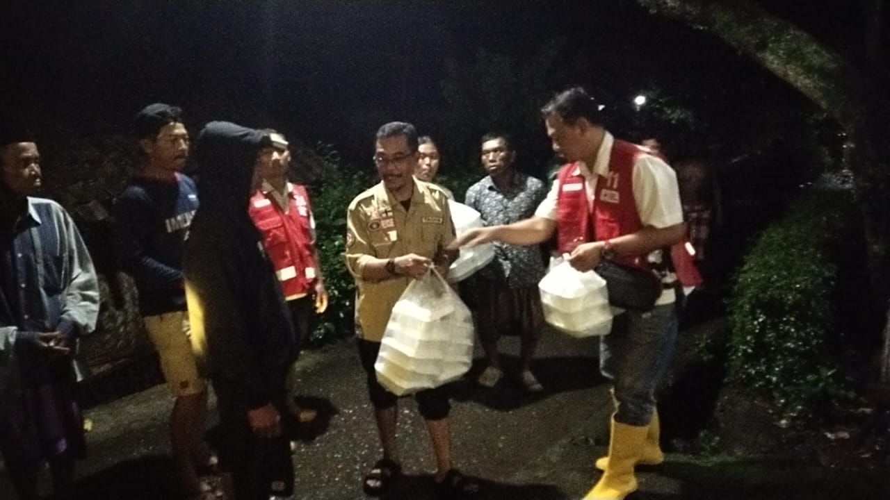 Gercep, PMI Jember terjunkan 4 tim bantu tangani banjir di Jember