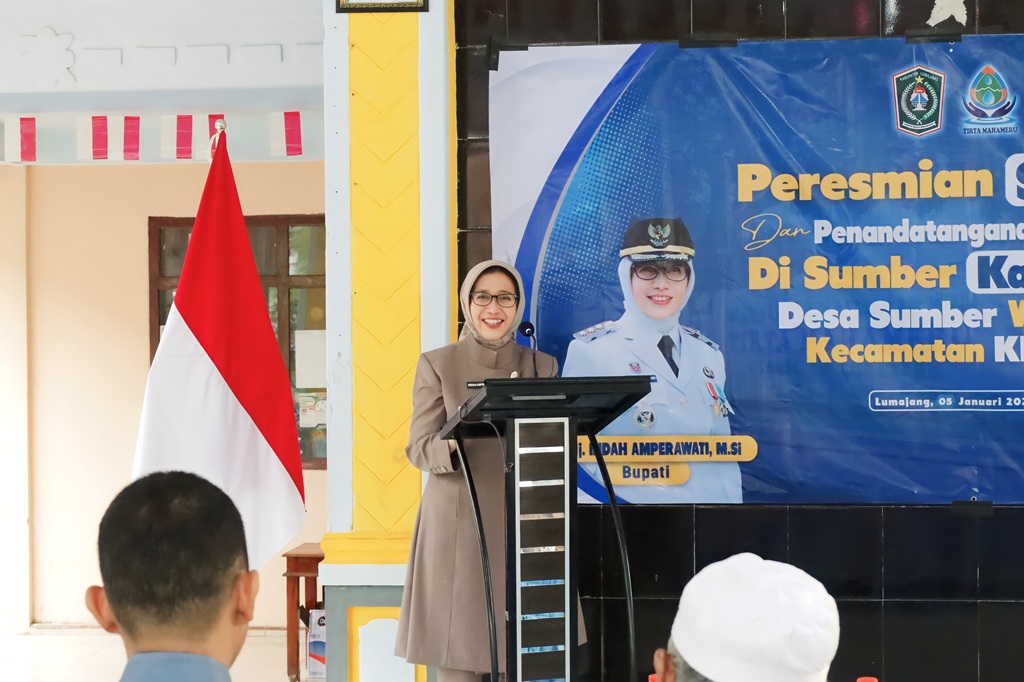 Bupati Lumajang Indah Amperawati menekankan pejabat harus berintegritas dan berinovasi untuk menjaga kepercayaan publik.