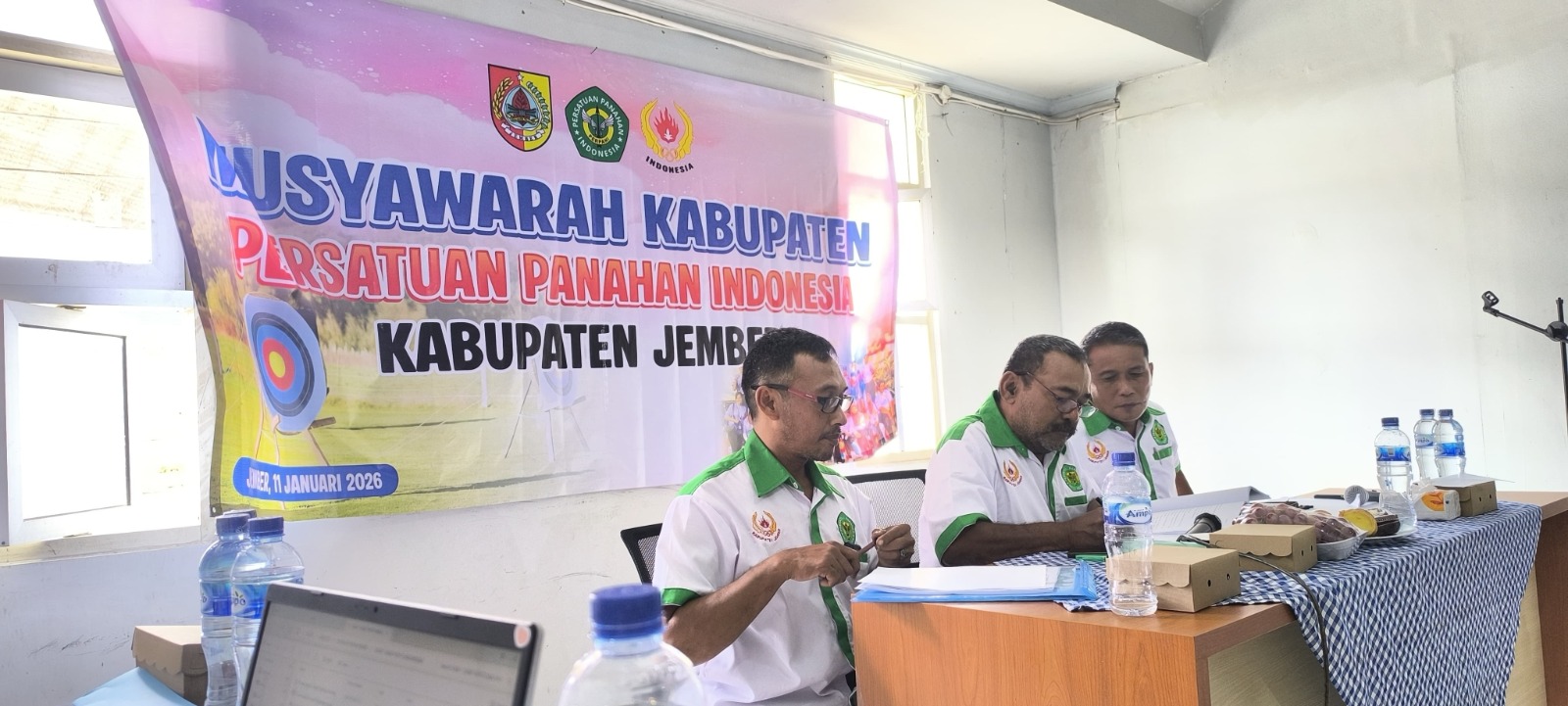 Proses Musyawarah Kabupaten (Muskab) Persatuan Panahan Indonesia (Perpani) Jember di Aula KONI Jember, Minggu (11/1).
