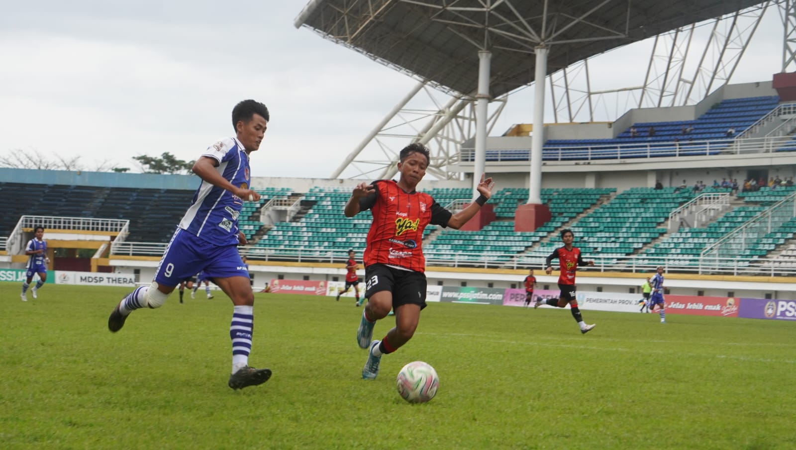Pertandingan Persid Jember vs PS Mojokerto Putra di Stadion Jember Sport Garden (JSG) di Liga 4 Jatim, Rabu (21/1/2026).