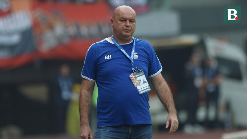 Pelatih kepala Persib Bandung, Bojan Hodak saat menukangi Persib Melawan Persija (2/9/2023). (Bola.com)
