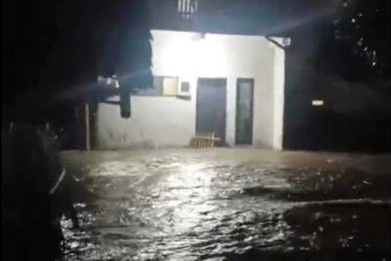 Banjir terjadi di Dusun&nbsp;Krajan, Desa Kaliwining, Kecamatan Rambipuji, Jember. (Foto: Netizen)