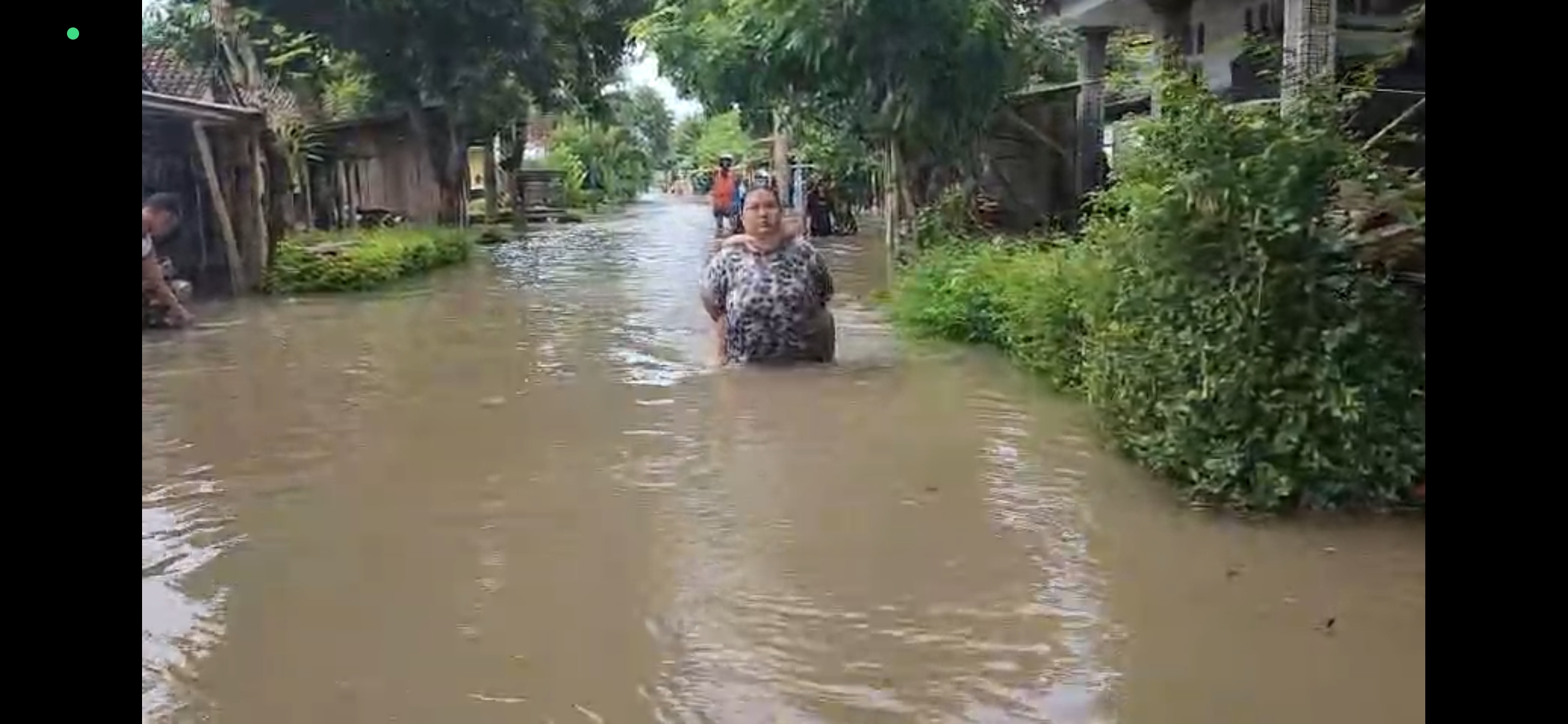 Kondisi banjir di Jember, Jumat (13/2/2026). Hujan deras sebelumnya menyebabkan delapan kecamatan di Jember terendam.