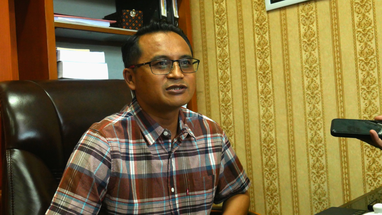 Ketua DPC PDI Perjuangan Jember Widarto. Soroti Keluhan MBG, PDIP Jember: Tutup Dapur Gizi yang Bermasalah!