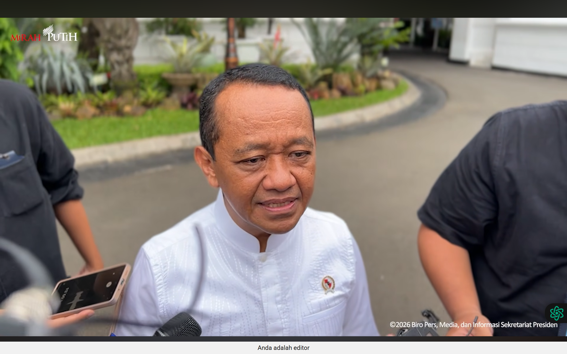 Bahlil saat diwawancarai sejumlah awak media (Sekretariat Presiden)
