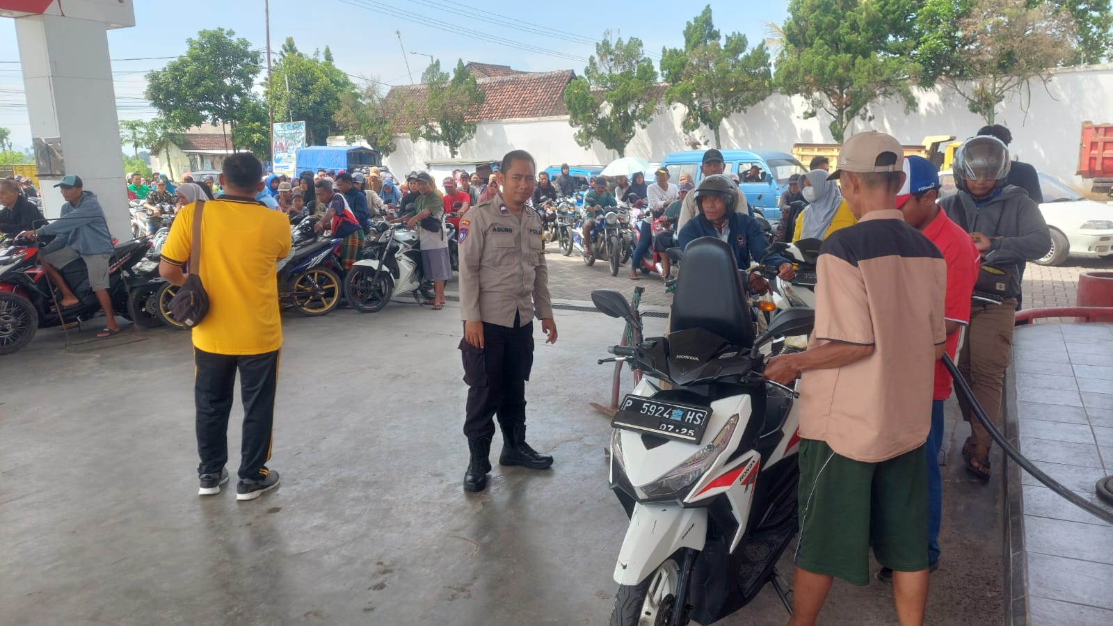 Polisi Jember Turun Gunung ke SPBU, Berikan Imbauan Ini kepada Masyarakat 
