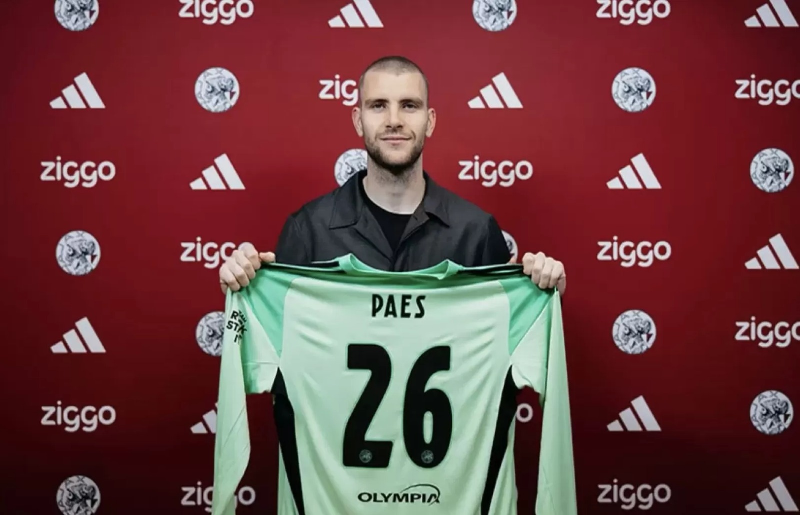 Maarten Paes resmi gabung Ajax. (Ajax)