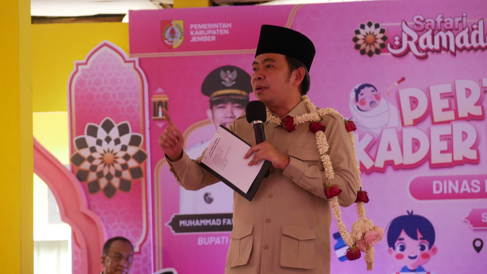 Bupati Jember Gus Fawait saat Temu Kader Posyandu Kalisat. Berpesan agar kader fokus menangani stunting dan AKI-AKB