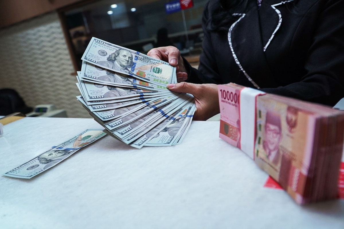 ILUSTRASI: Mata uang rupiah terhadap dollar kian melemah (Istimewa)