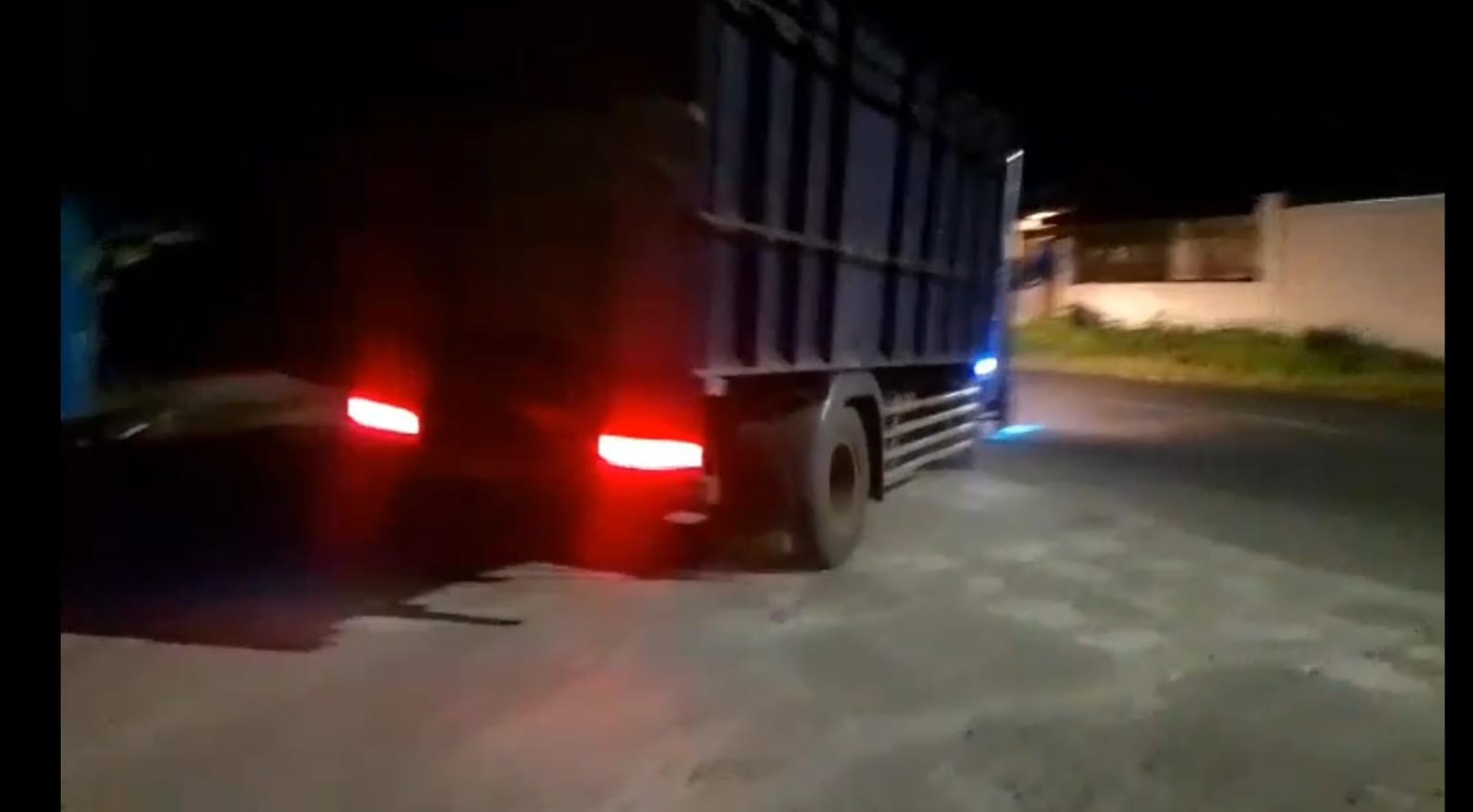 Heroik! Kejar Truk Diduga Mafia Solar, Anggota DPRD Jember Dikeroyok dan Nyaris Tercebur Sungai
