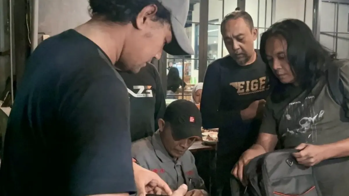 Polres Mojokerto menangkap oknum wartawan berinisial MAS alias A, 42, dalam operasi tangkap tangan (OTT) terkait dugaan pemerasan terhadap pengacara berinisial WS (47), di Mojokerto. (Foto: Source for JPNN)