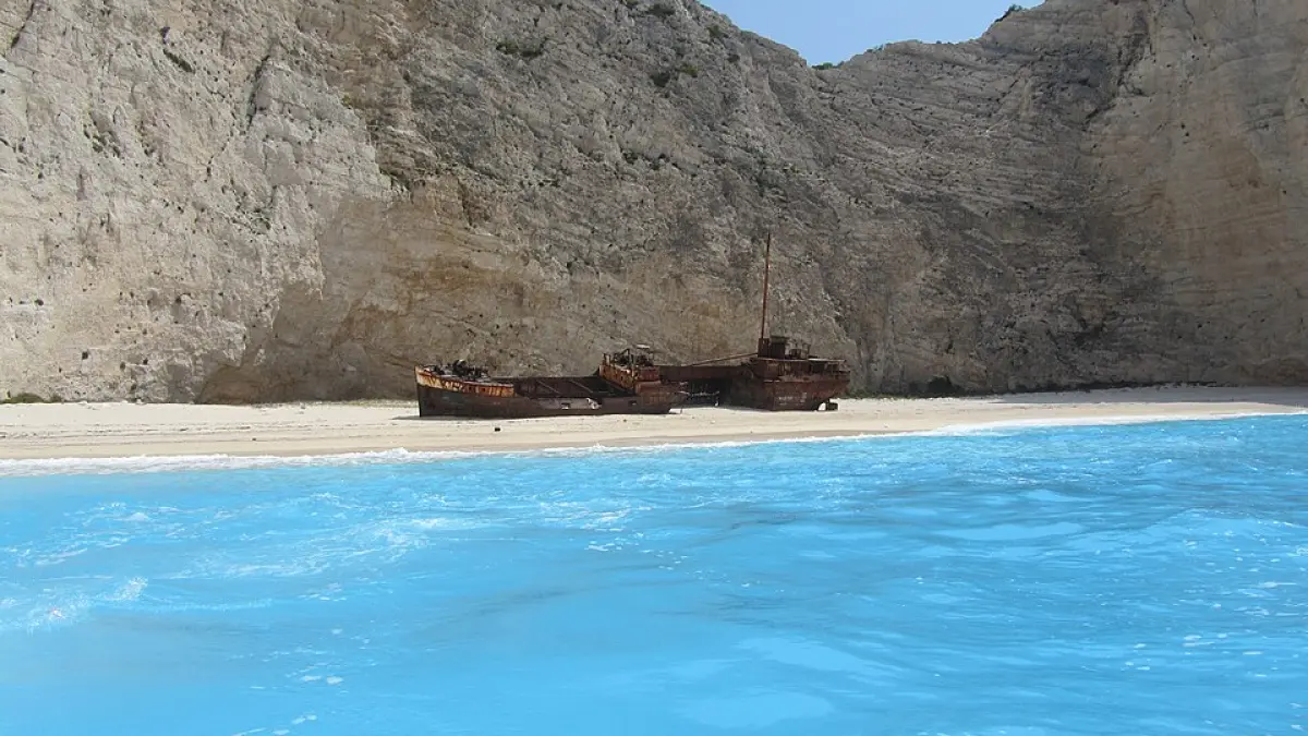 Pantai Navagio (Wikipedia)