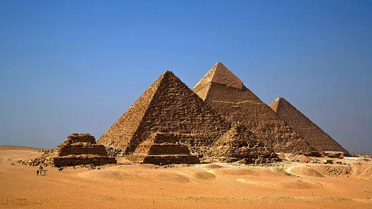 Piramida Giza (WIkipedia)
