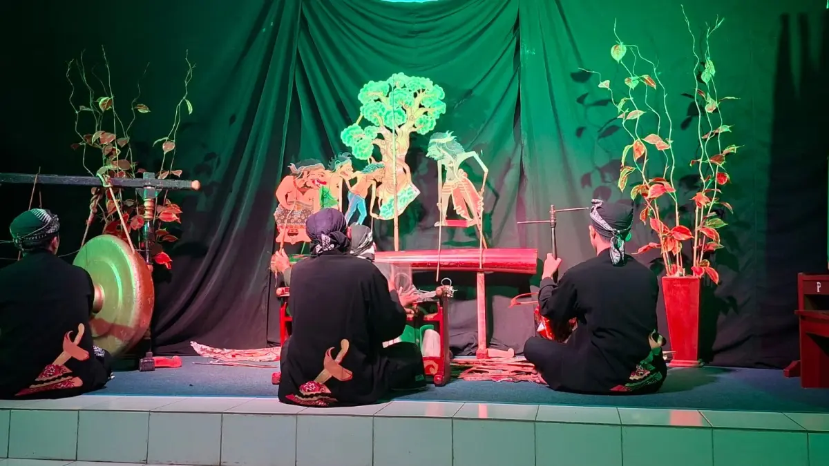 Suasana Ngaji Budaya dengan pagelaran wayang. (Foto: Lesbumi PCNU Purbalingga)