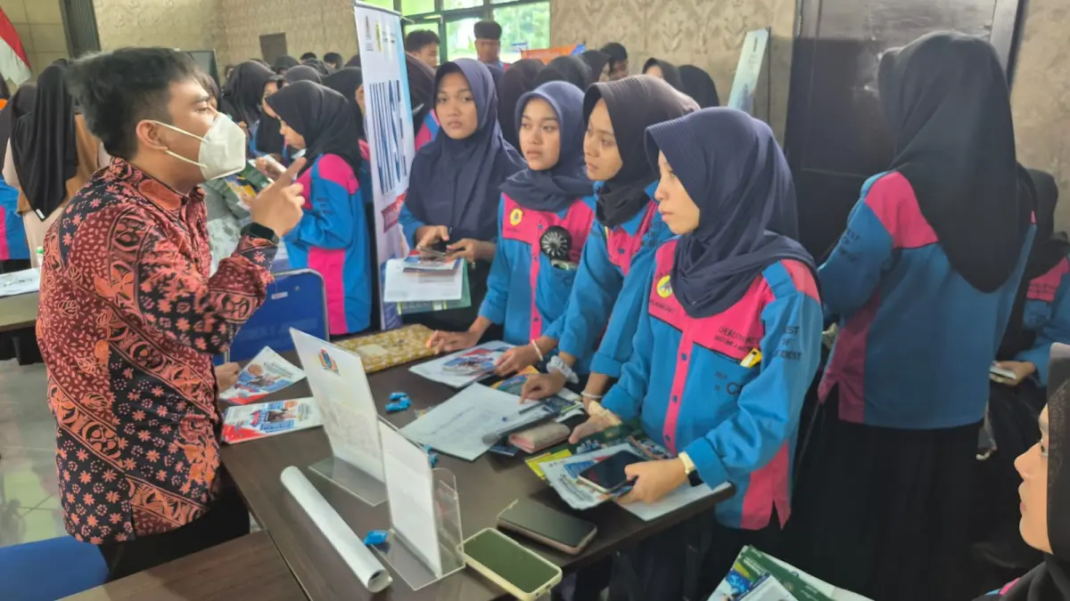 Siswa SMKN 5 Jember antusias mengikuti kegiatan Kampus Expo. Pada tahun 2026, sebanyak 94 siswa SMKN 5 Jember yang lolos SNBP. (HUMAS SMKN 5 JEMBER)