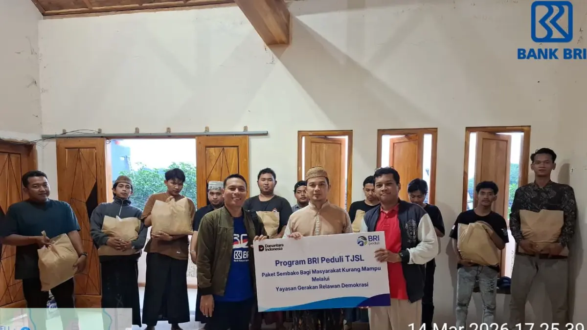 Simbolis penyerahan Program BRI Peduli TJSL di Desa Dukuh Mencek Kecamatan Sukorambi Jember beberapa waktu lalu