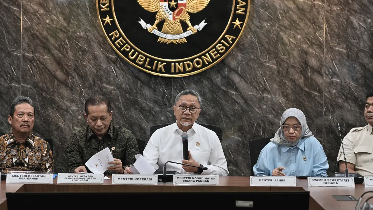 Menko Bidang Pangan Zulkifli Hasan di kantornya. Pemerintah buka 35 ribu loker. Lolos langsung jadi pegawai BUMN. (Foto:Kemenkopangan)