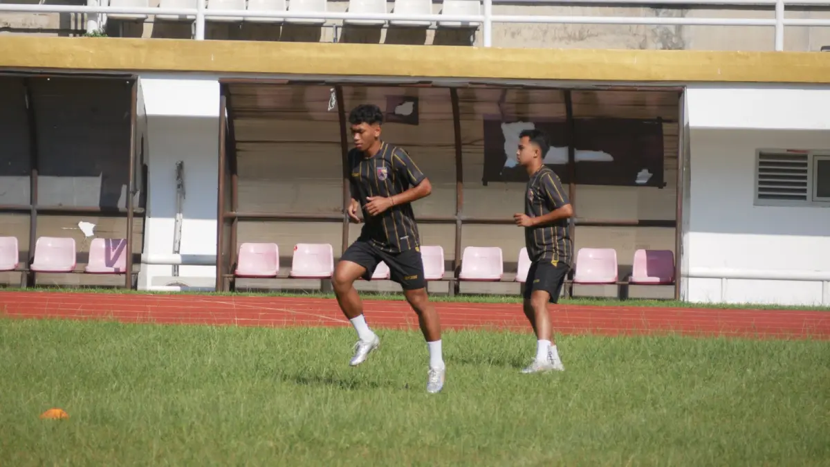 Pemain Persid Jember saat berlatih di Stadion JSG, Rabu (15/4/2026). Ada delapan pemain baru yang telah bergabung. (Sidkin/Halojember)
