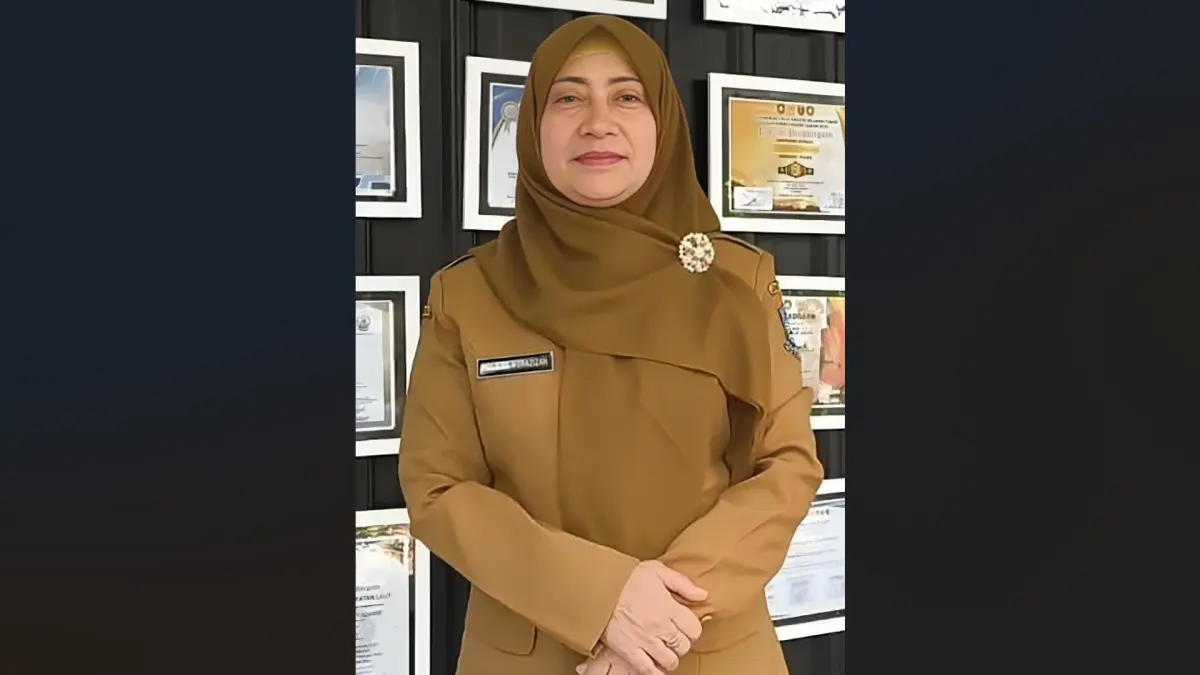 Kepala SMA Negeri 2 Bondowoso, Holifah Nurazizah Spd MPd
