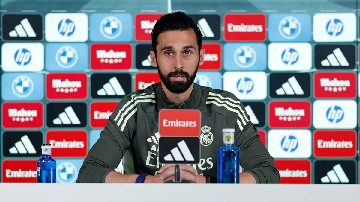 Pelatih Real Madrid, Alvaro Arbeloa, mempertanyakan sportivitas dan kepemimpinan wasit La Liga setelah insiden berdarah yang menimpa Kylian Mbappe di lapangan. (real madrid)