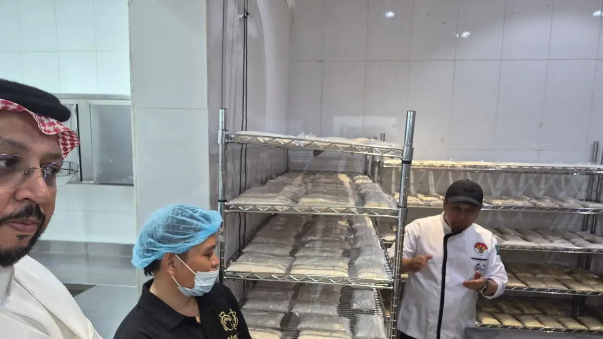 Pengawasan makanan untuk jemaah haji Indonesia di Kota Madinah. Benarkah makanan dimasak sejak tengah malam? Bagaimana standarnya? (Foto: Kemenhaj)