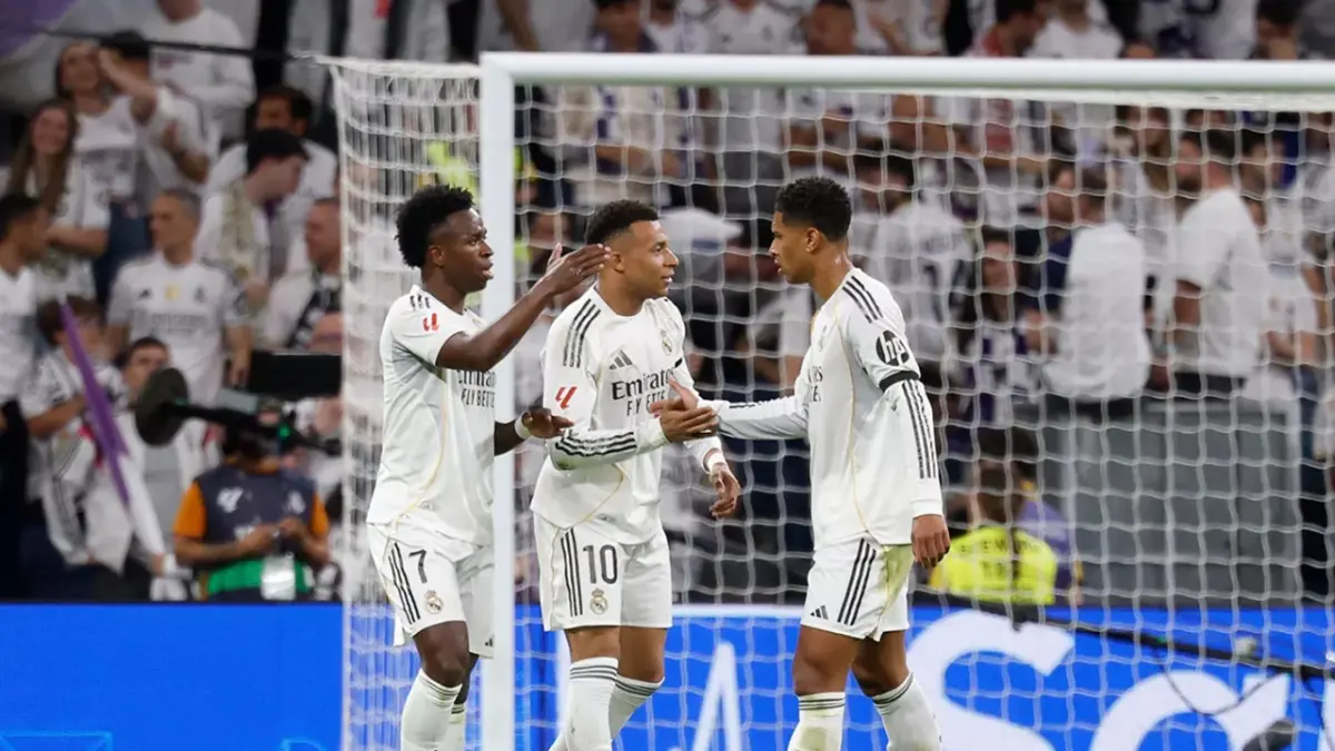 Ekspresi kegembiraan Kylian Mbappe dan Vinicius Junior setelah berhasil menyumbangkan gol penting yang membawa Real Madrid mengalahkan Alaves dengan skor 2-1 di hadapan publik sendiri. (real madrid)