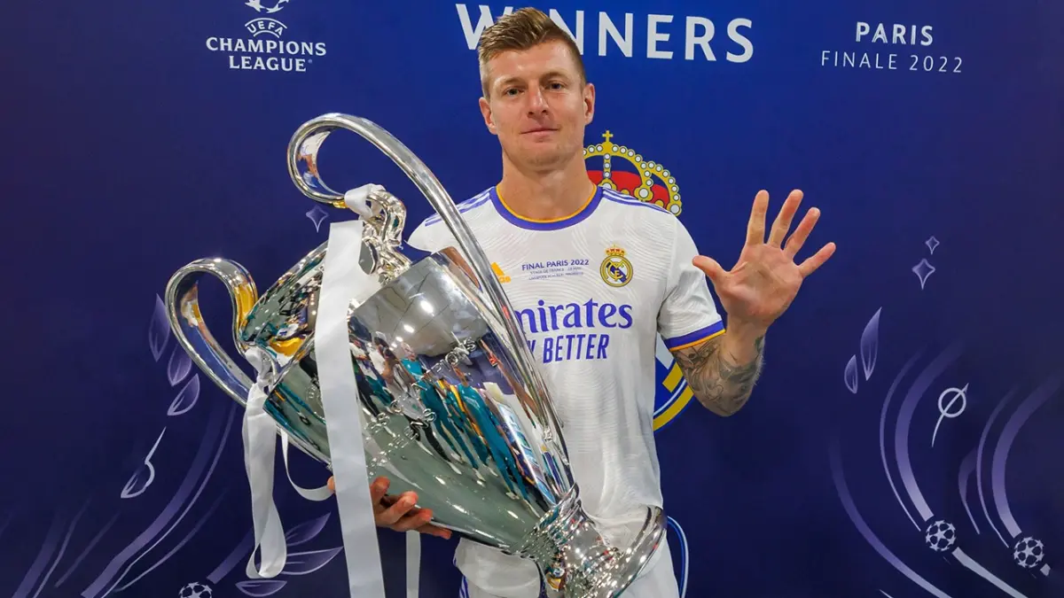 Toni Kroos menegaskan dirinya sudah menutup buku bersama Real Madrid dan tidak berencana kembali ke Santiago Bernabeu demi menjaga memori akhir karier yang sempurna. (real madrid)