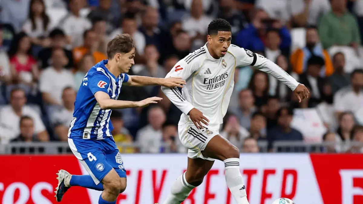 Update klasemen Liga Spanyol terbaru setelah Real Madrid meraih kemenangan atas Alaves, kini Los Blancos hanya menunggu terpelesetnya Barcelona untuk merebut puncak klasemen. (real madrid)