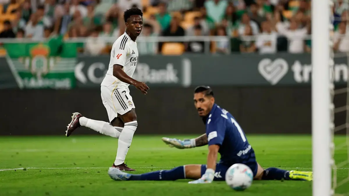 Kegagalan mempertahankan keunggulan atas Real Betis membuat Real Madrid kini tertinggal delapan poin dari Barcelona dan memperkecil peluang juara musim ini. (real madrid)