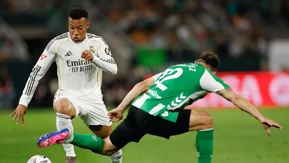 Selain harus berbagi poin dengan Real Betis, Real Madrid juga terancam kehilangan Kylian Mbappe yang mengalami cedera di tengah persaingan ketat perebutan juara. (real madrid)