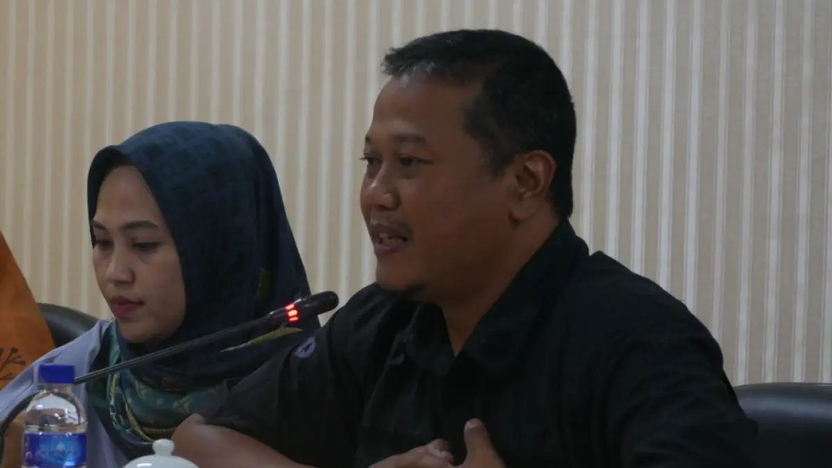 Hanan Kukuh Ratmono, Ketua Fraksi Partai Gerindra DPRD Jember. Ia mengungkap alasan Achmad Syahri Assidiqi bermain gim saat rapat dan videonya viral.(Sidkin/Halojember)