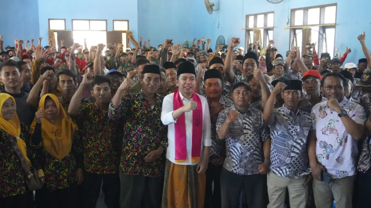 SERAP ASPIRASI: Bupati Gus Fawait dalam kesempatan turun bertemu masyarakat, termasuk bertemu dengan ketua RT/RW, hingga kepala desa. (MAULANA/RADAR JEMBER)