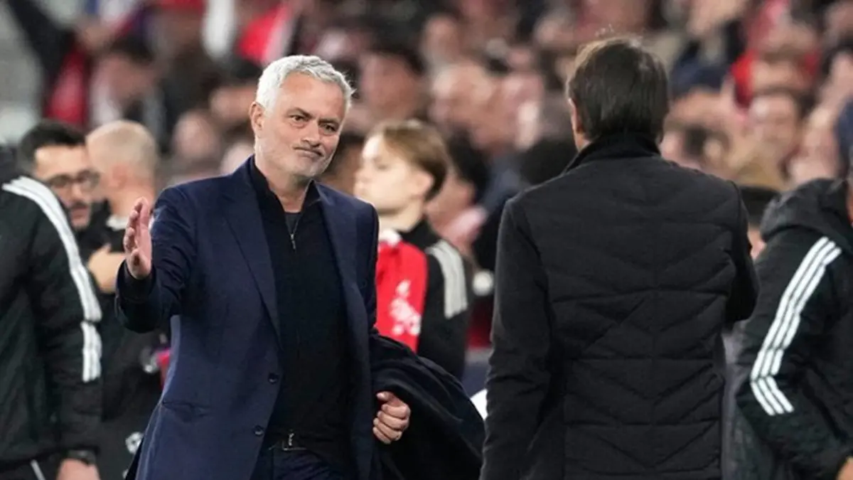 Jose Mourinho dilaporkan sangat ingin kembali menangani Real Madrid, namun kendala klausul kontrak di Benfica menjadi ganjalan utama bagi kamu dan manajemen Los Blancos. (AP Photo/Armando Franca)