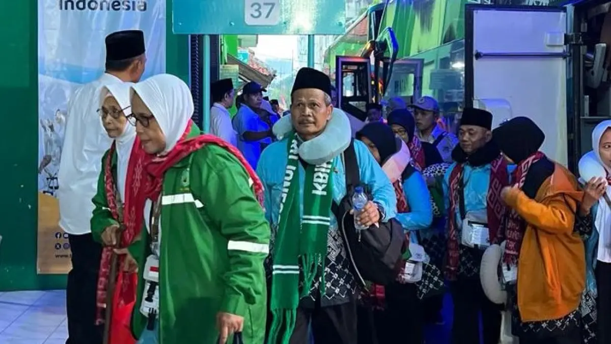 Kloter Perdana Jemaah Haji Jember Berangkat, 14 Orang Tiba Selamat di Asrama Haji Sukolilo Surabaya. (Hafid)
