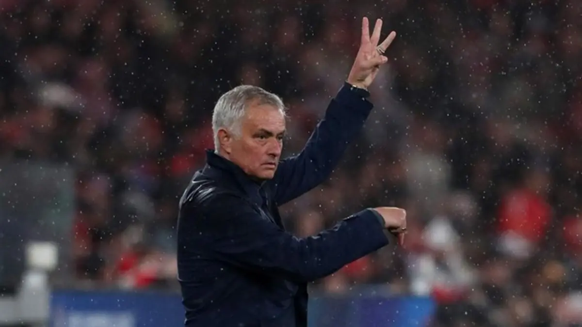 Real Madrid kini berada di persimpangan jalan antara memilih Jose Mourinho yang dianggap bom waktu atau Juergen Klopp yang lebih disukai para pemain demi menjaga keharmonisan tim. (REUTERS/Pedro Rocha)