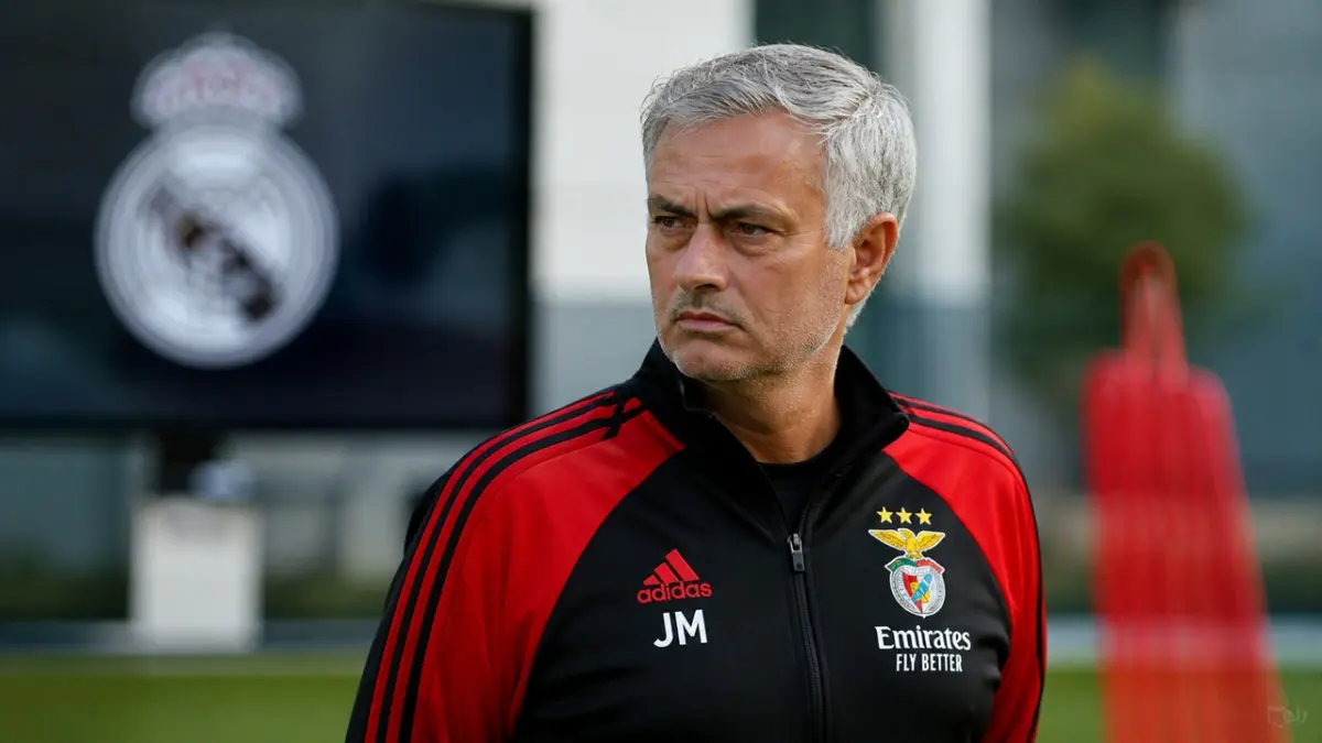 Jose Mourinho menegaskan bahwa dirinya masih menghormati kontrak bersama Benfica dan belum menjalin komunikasi apa pun dengan Real Madrid meskipun rumor kepulangannya semakin santer terdengar. (ai/rifki/halojember)